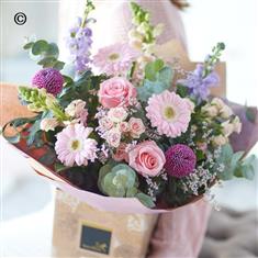 Mother&#39;s Day Pastel Hand-tied Extra Large